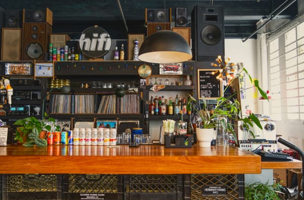 Pourquoi ma chaîne hi-fi vintage sonne mal ? 8 causes à vérifier avant de changer de matériel